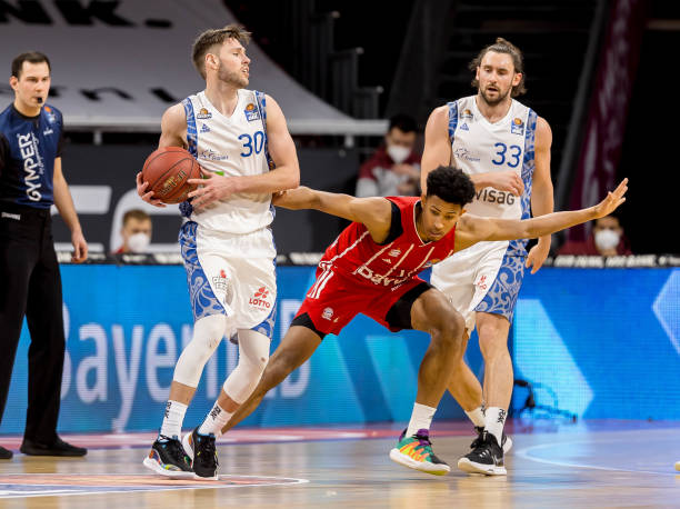 三个维度评 三个维度评