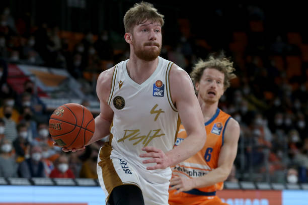 球员不仅是 球员不仅是