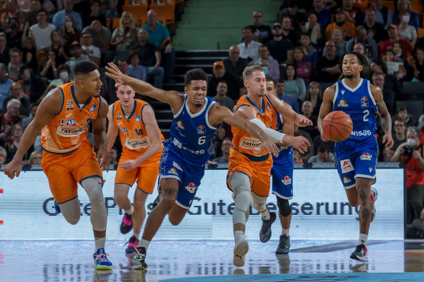 许多年轻 许多年轻